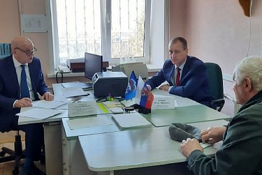 Поездка в округ – это постоянное общение с людьми